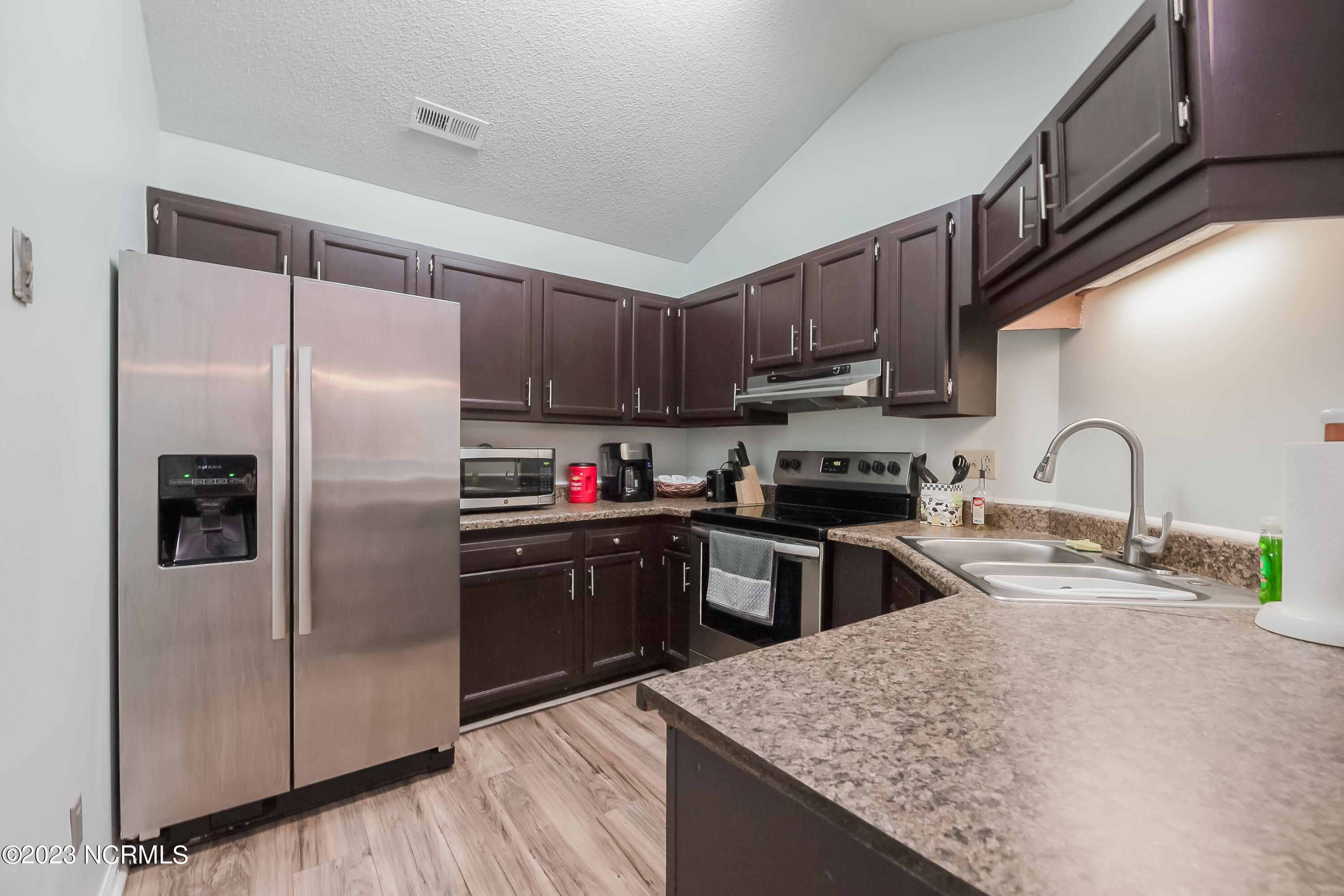 3015 Foxhorn Road Jacksonville, NC 28546 - Photo 13 of 29 13KITCHEN
