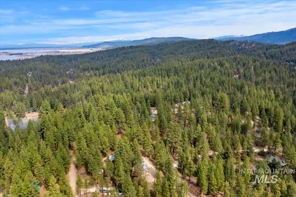 $399,000 | 44 Ridgeview Drive, Cascade, ID 83611