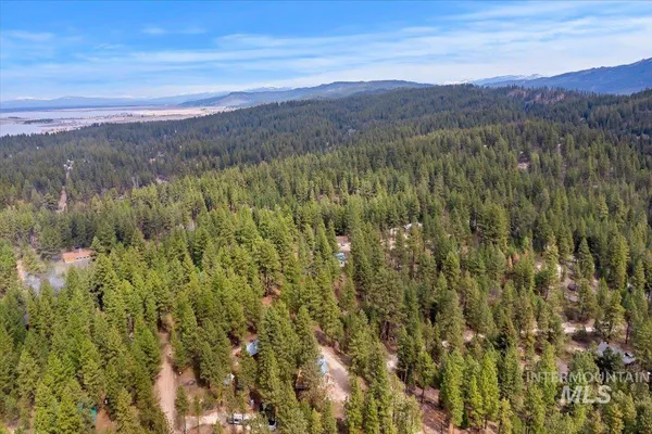 $399,000 | 44 Ridgeview Drive, Cascade, ID 83611