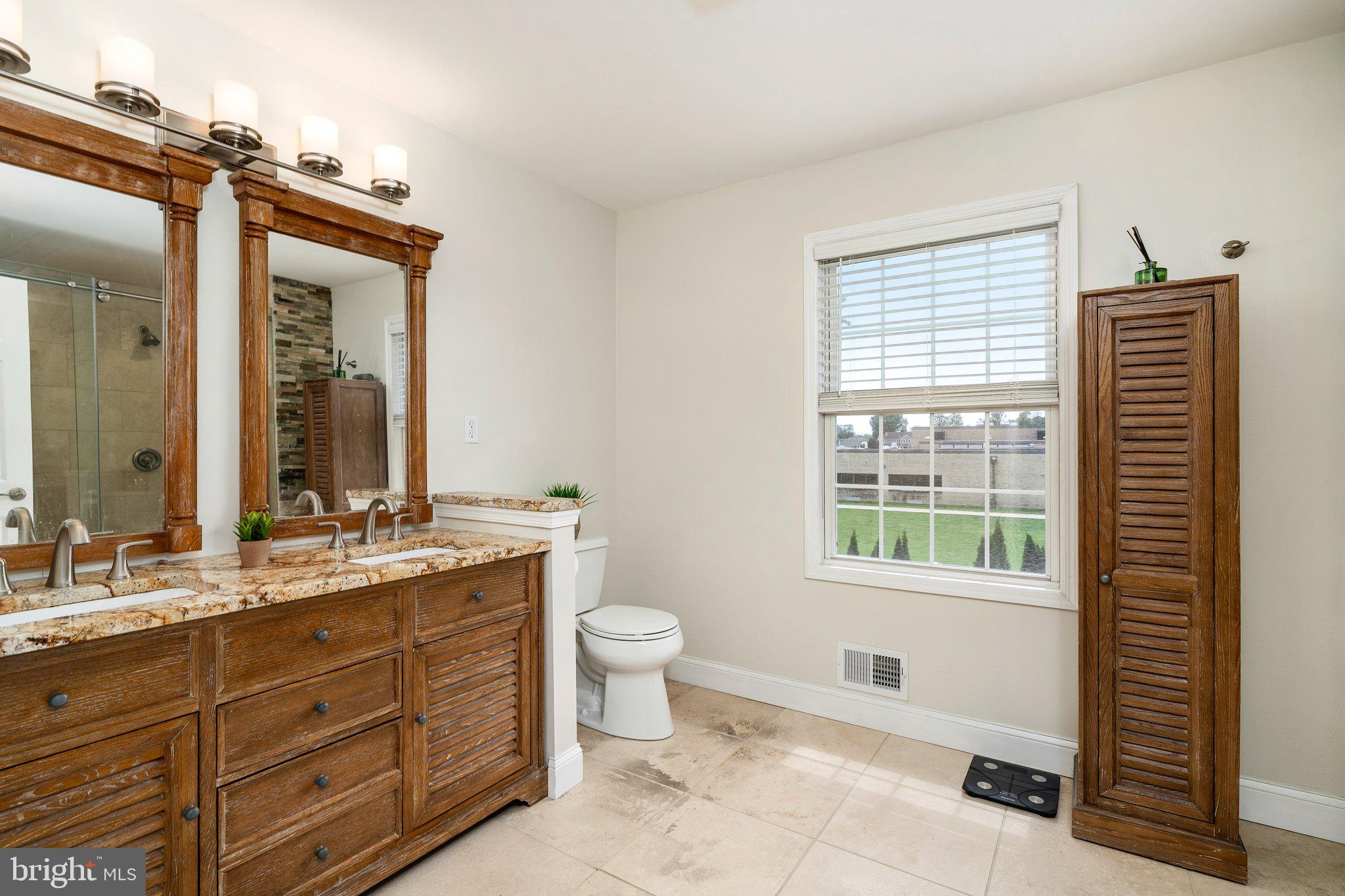 27 Andover Way Hamilton, NJ 08610 - Photo 19 of 30 Primary Bath