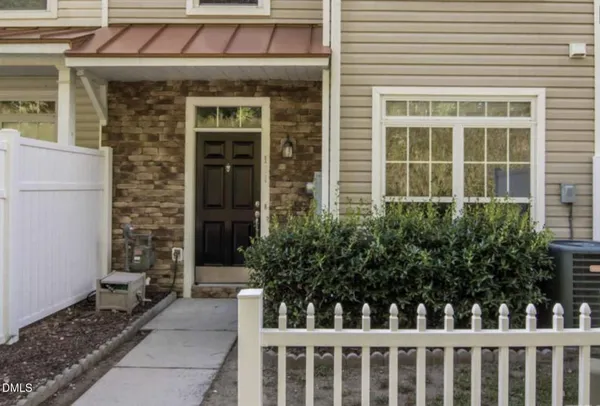 a view of small house with a yard
