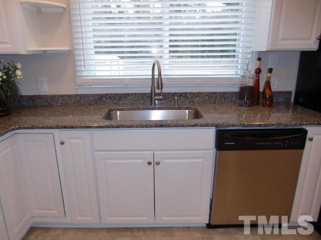 302 Jackson Road Dunn, NC 28334 - Photo 9 of 25 New Cabinets, Granite Counter Tops, New Black & S/S Appliances, New Vinyl Floor, New Can Light Fixtures