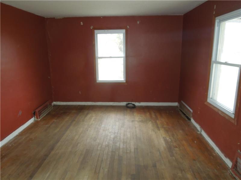 314 Fort Couch Road Upper St. Clair, PA 15241 - Photo 4 of 17 Living Room.