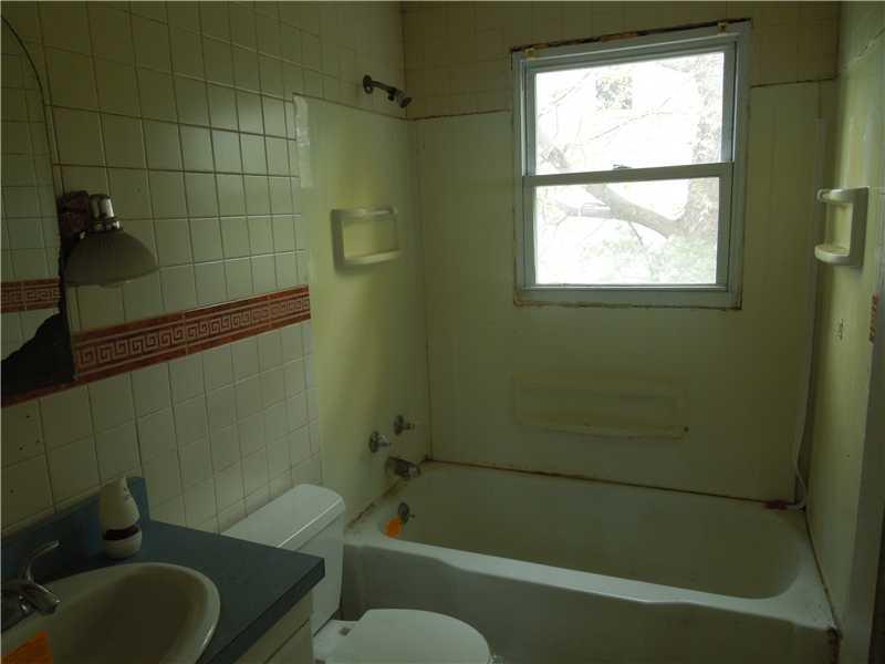 314 Fort Couch Road Upper St. Clair, PA 15241 - Photo 10 of 17 Full Bath. full bath --main floor