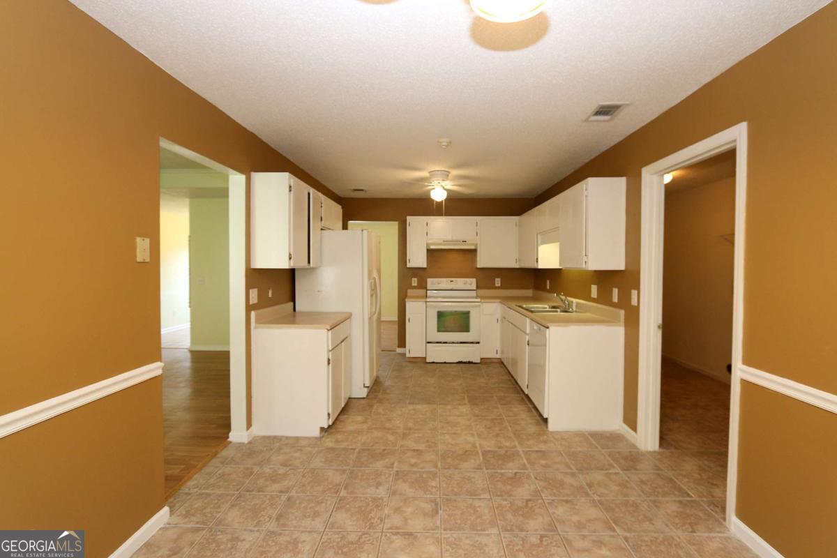 2352 Rowe Street Hinesville, GA 31313 - Photo 9 of 25