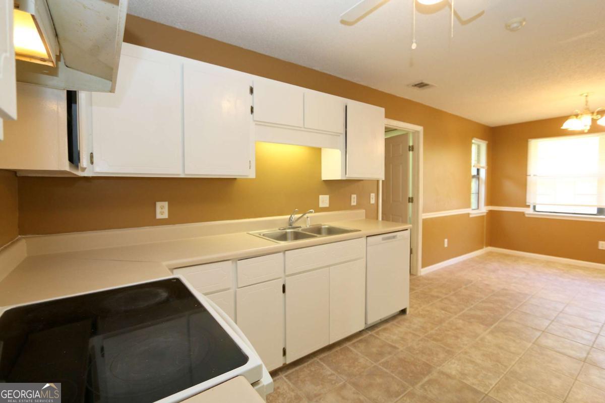2352 Rowe Street Hinesville, GA 31313 - Photo 10 of 25