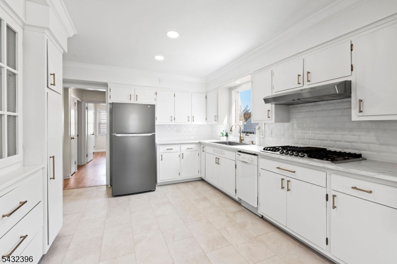 663 Mountain Avenue Springfield, NJ 07081 - Photo 4 of 18