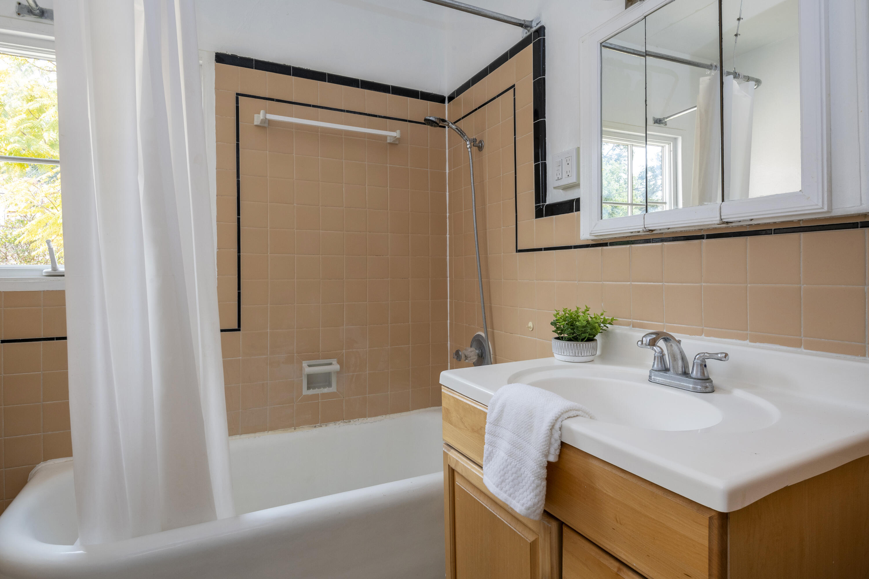 269 Oak Road Montecito, CA 93108 - Photo 11 of 35 Bathroom