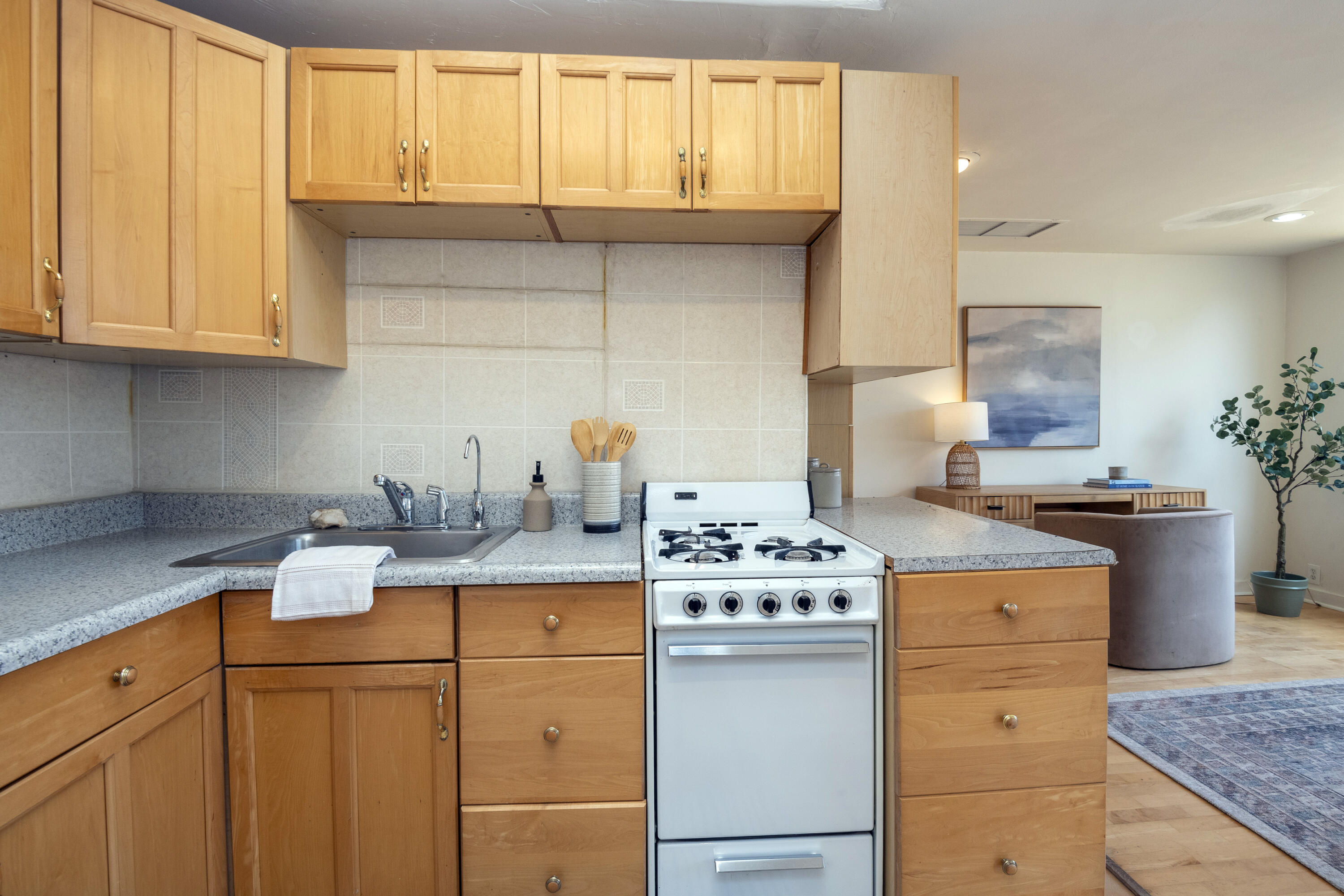 269 Oak Road Montecito, CA 93108 - Photo 16 of 35 Rear Cottage (Left)