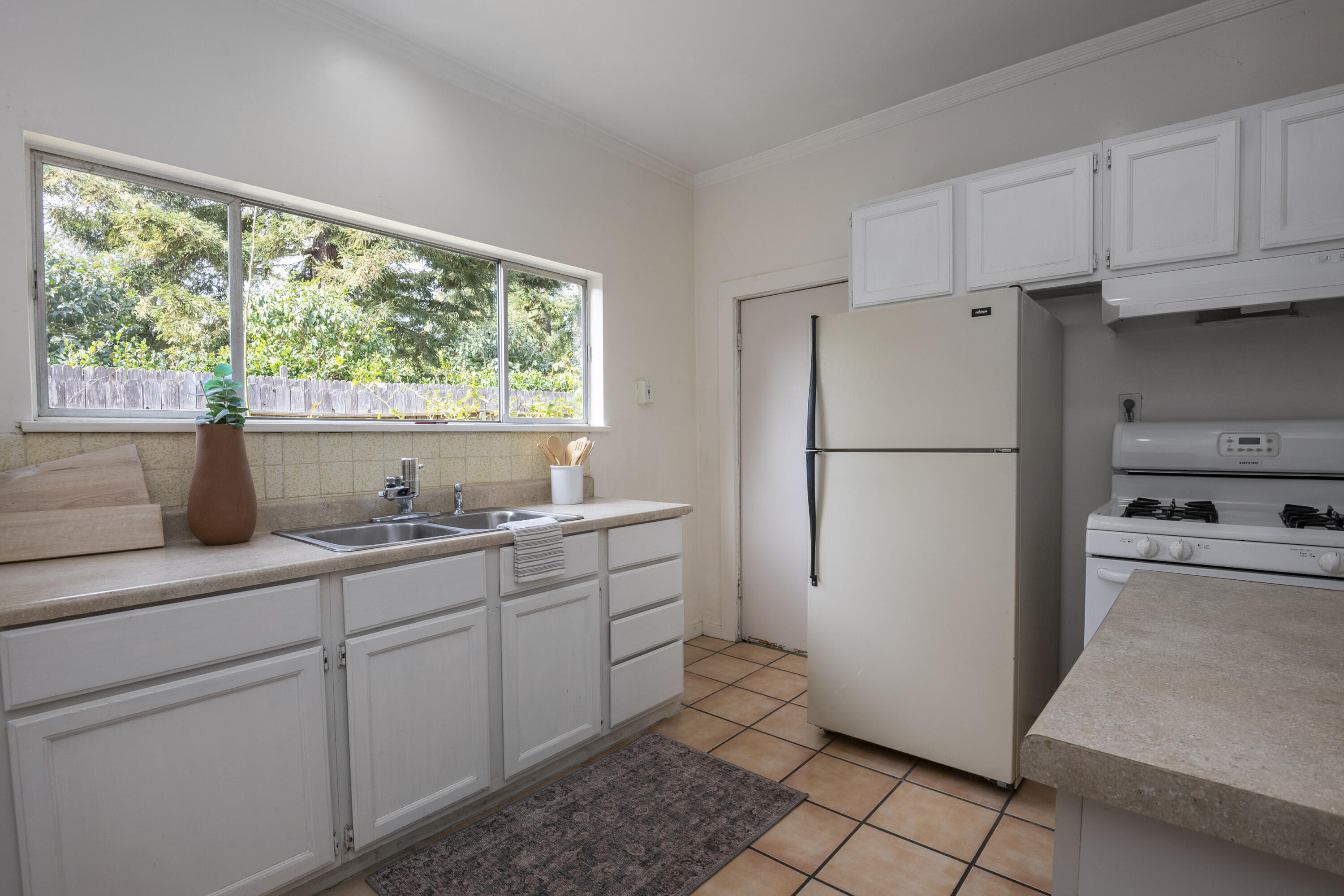 269 Oak Road Montecito, CA 93108 - Photo 22 of 35 Rear Cottage (Right)