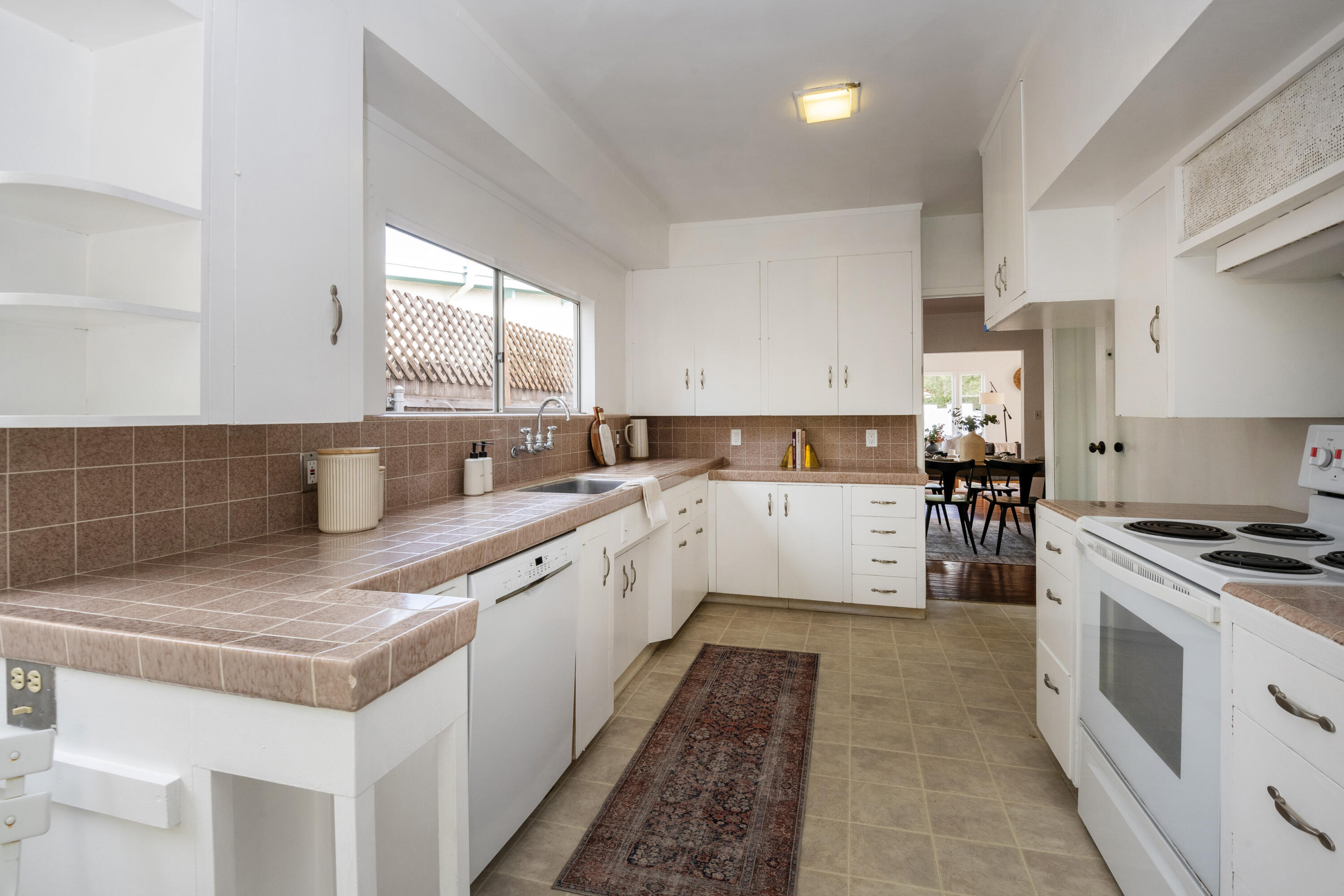 269 Oak Road Montecito, CA 93108 - Photo 10 of 35 Kitchen