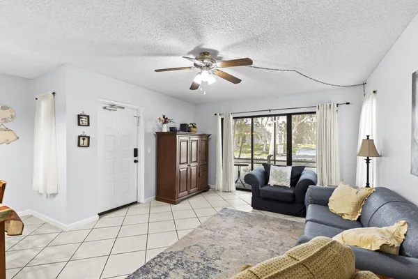 $1,850 | 1004 Green Pine Boulevard, Unit A1, West Palm Beach, FL 33409