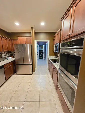 $437,000 | 3327 Chateau Pointe Boulevard, Southaven, MS 38672