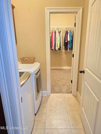 $437,000 | 3327 Chateau Pointe Boulevard, Southaven, MS 38672