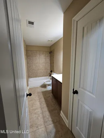 $437,000 | 3327 Chateau Pointe Boulevard, Southaven, MS 38672