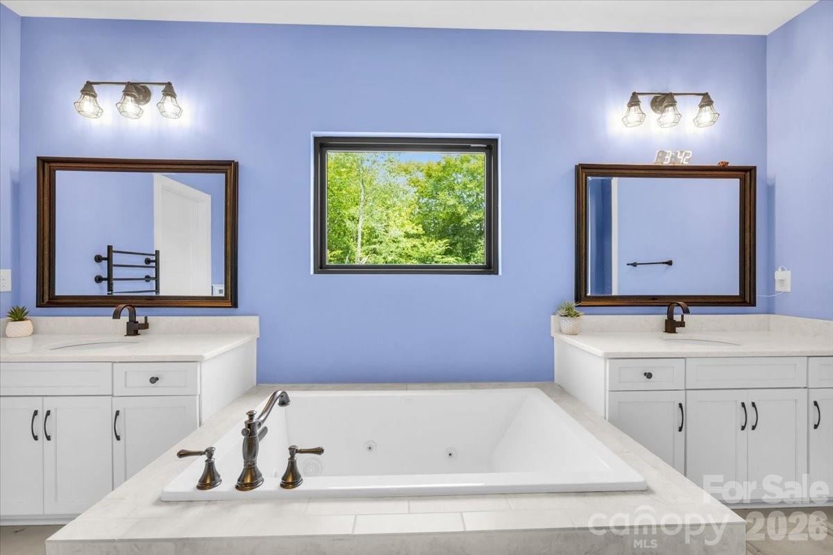1194 99 Island Road Blacksburg, SC 29702 - Photo 23 of 47 a bathroom with a tub sink and mirror