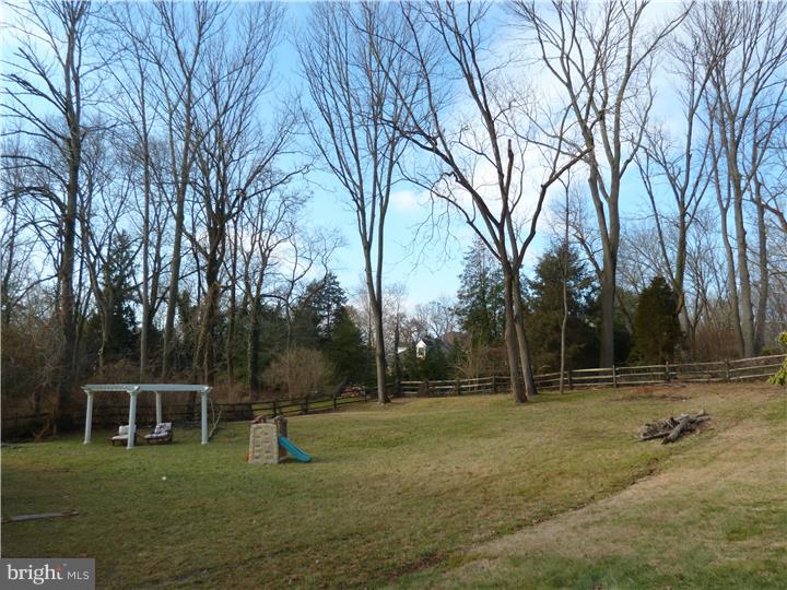 21 Lawrence Road Audubon, PA 19403 - Photo 20 of 21 Back Yard