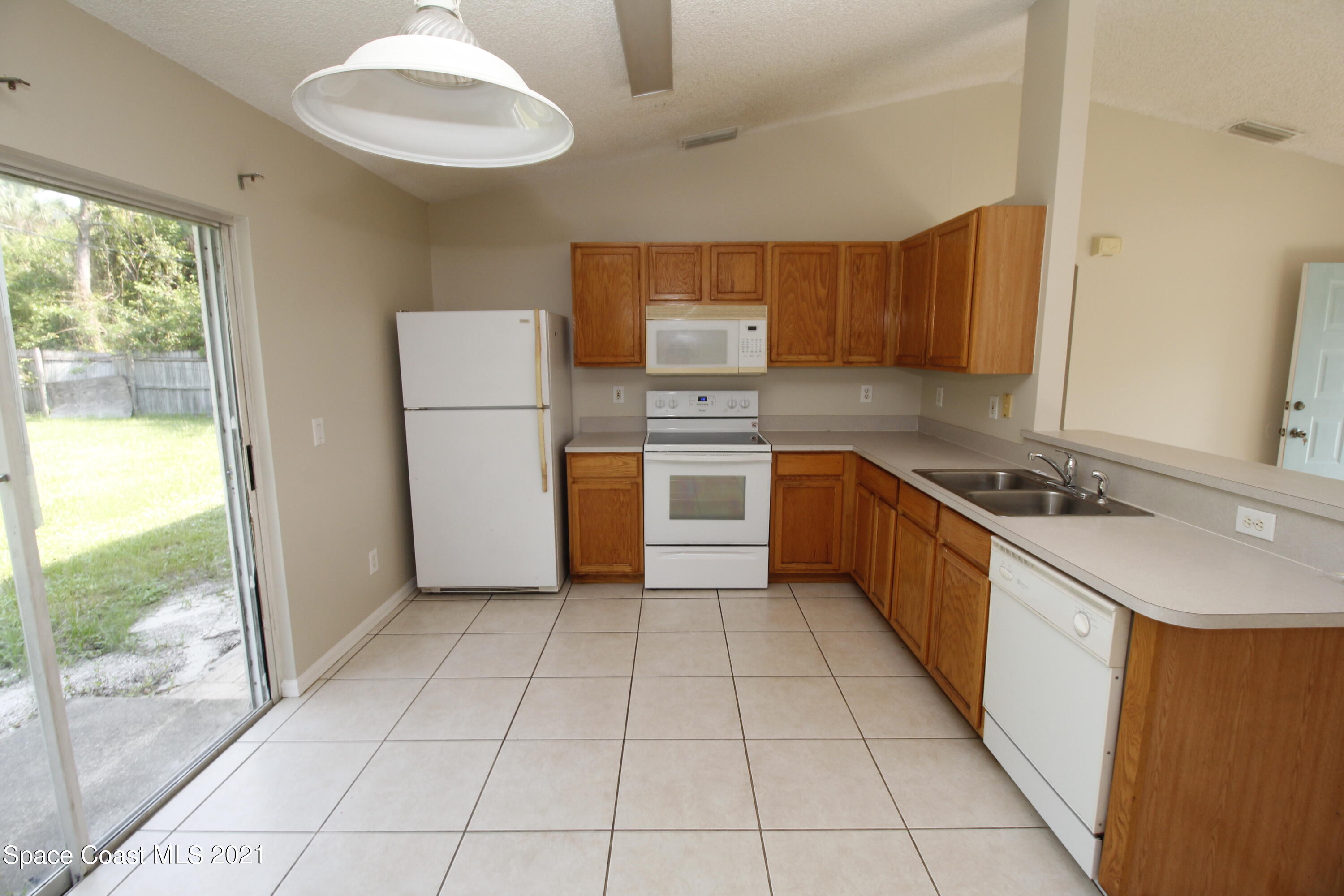 458 Tunis Road Southwest Palm Bay, FL 32908 - Photo 2 of 12 _MG_0653