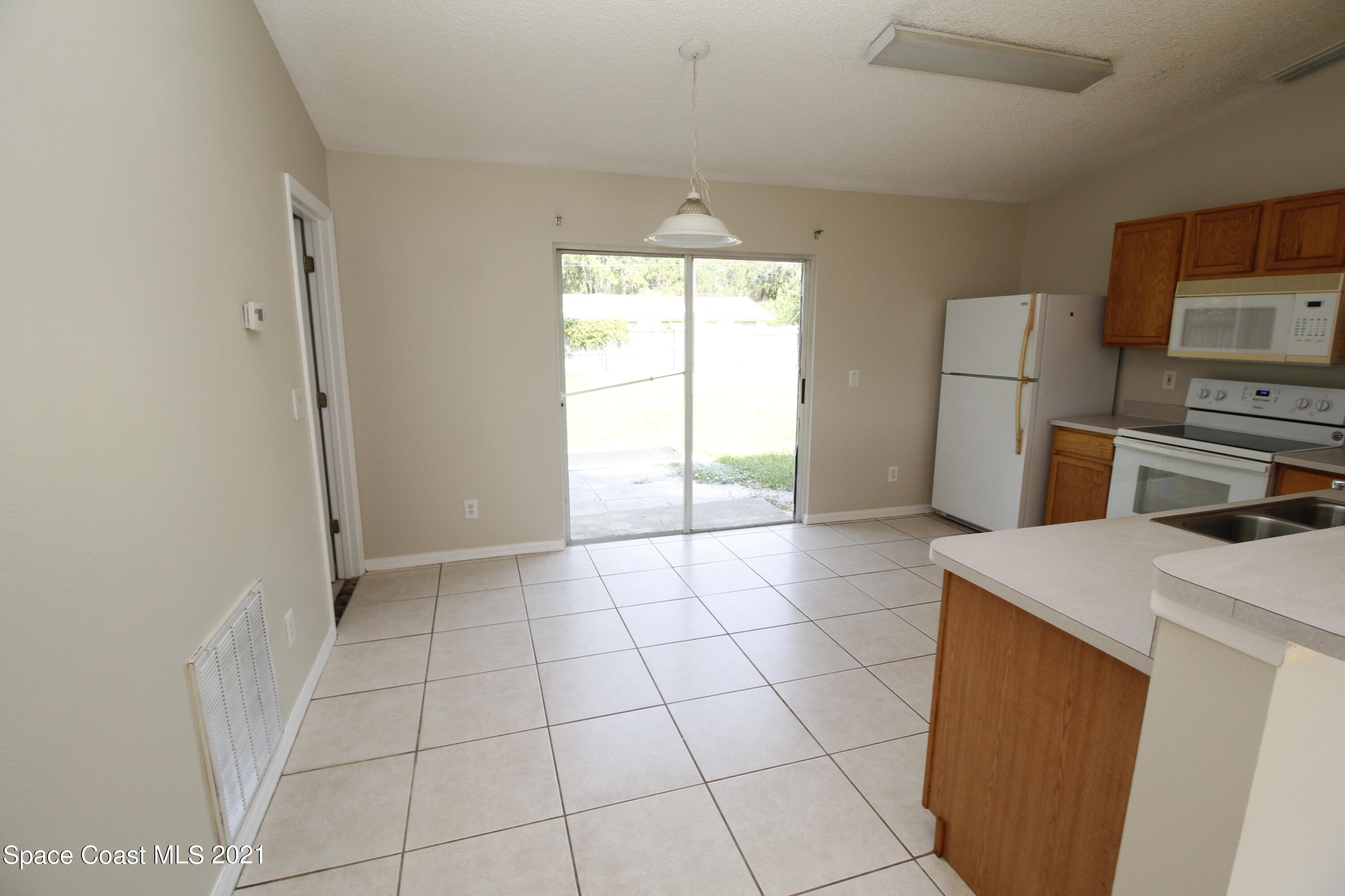 458 Tunis Road Southwest Palm Bay, FL 32908 - Photo 3 of 12 _MG_0654