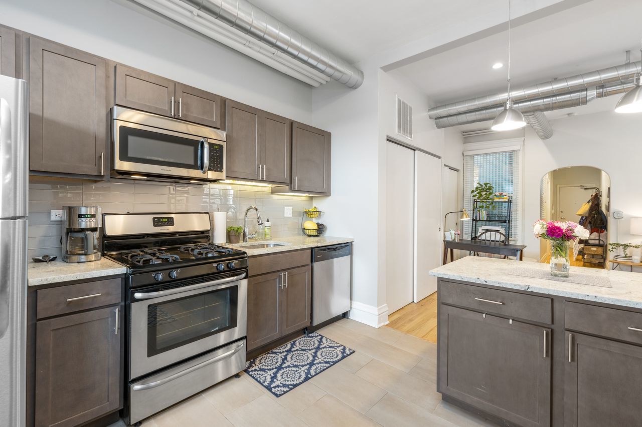 846 West Sheridan Road, Unit 3R Chicago, IL 60613 - Photo 6 of 13