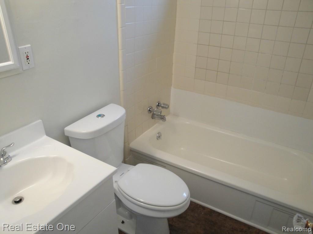 110 Manatee Hazel Park, MI 48030 - Photo 15 of 19