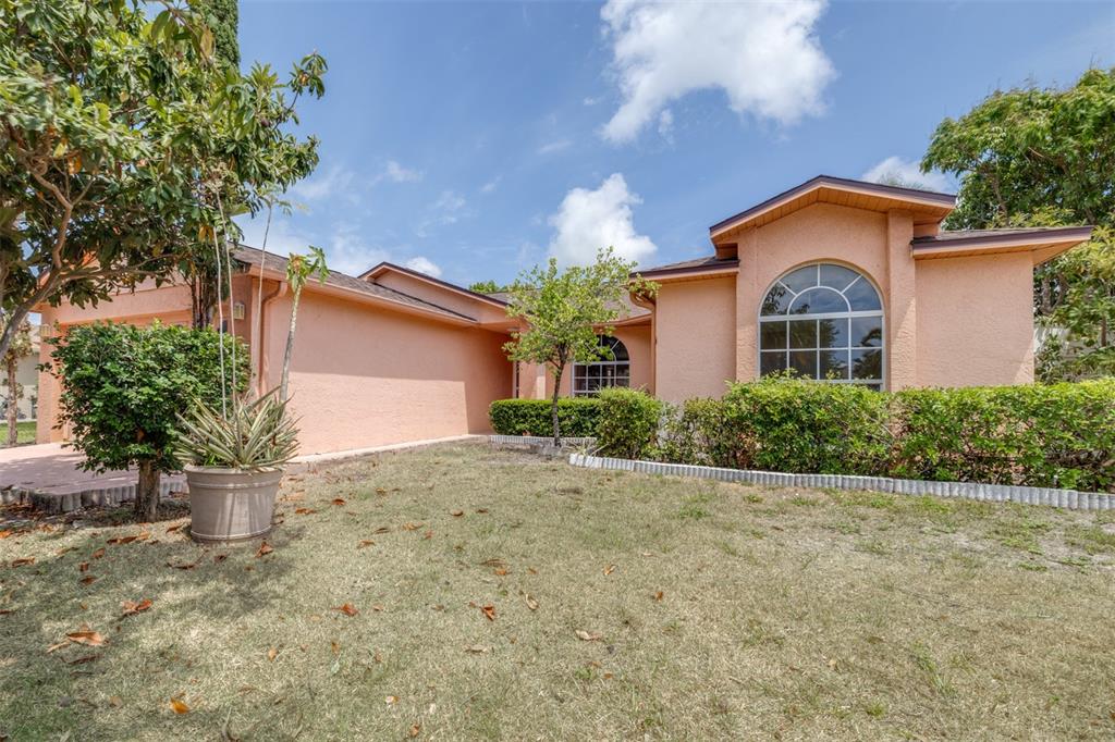 2538 Countryside Pines Drive Clearwater, FL 33761 - Photo 6 of 61 a front view of a house with garden