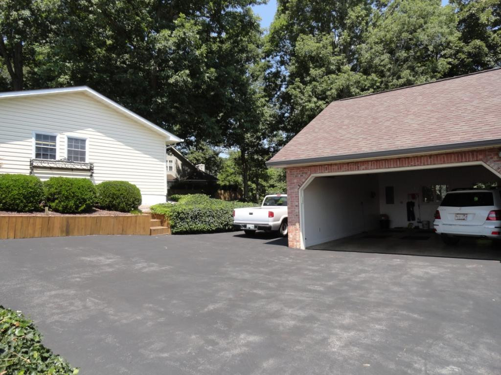 481 Hales Chapel Road Gray, TN 37615 - Photo 22 of 31 Lots of Room and Parking