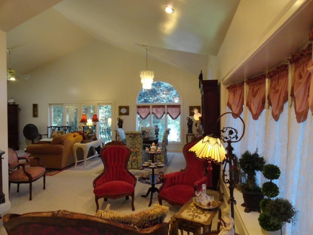 481 Hales Chapel Road Gray, TN 37615 - Photo 4 of 31 High Vaulted Ceilings