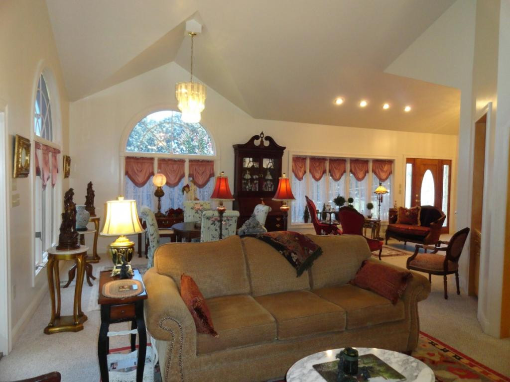 481 Hales Chapel Road Gray, TN 37615 - Photo 5 of 31 Lots of Furniture Options