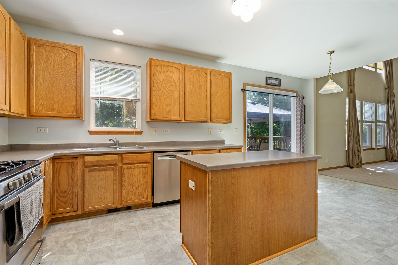 2658 Bauer Road North Aurora, IL 60542 - Photo 6 of 56 Gallery Image 6