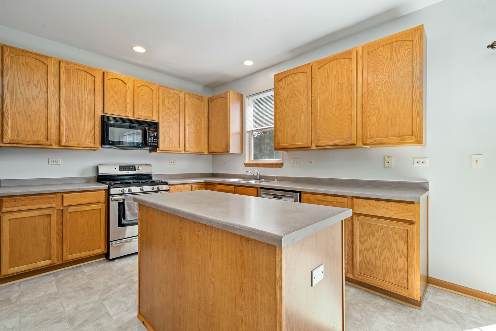 2658 Bauer Road North Aurora, IL 60542 - Photo 8 of 56 Gallery Image 8