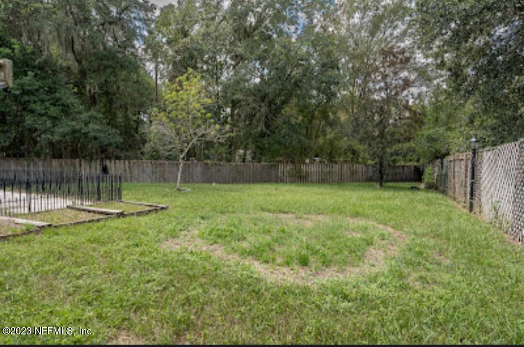 2504 Mallory Hills Road Jacksonville, FL 32221 - Photo 27 of 30 a view of a backyard with a garden