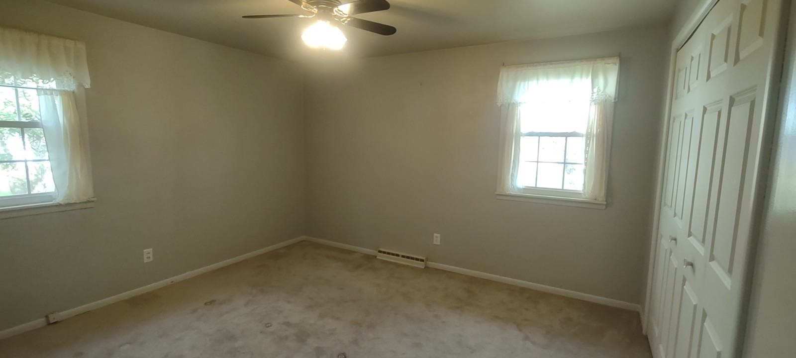 2 Holly Road Sterling, IL 61081 - Photo 13 of 19 an empty room with a window