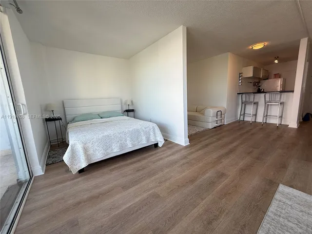 $2,700 | 1255 Collins Avenue, Unit 505, Miami Beach, FL 33139