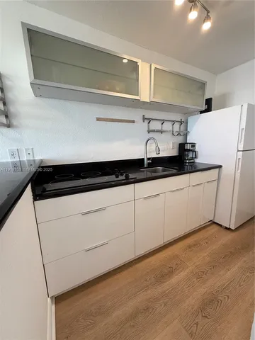 $2,700 | 1255 Collins Avenue, Unit 505, Miami Beach, FL 33139