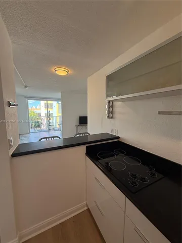 $2,700 | 1255 Collins Avenue, Unit 505, Miami Beach, FL 33139