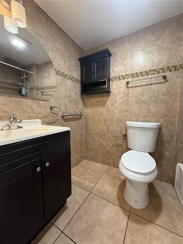 $2,700 | 1255 Collins Avenue, Unit 505, Miami Beach, FL 33139