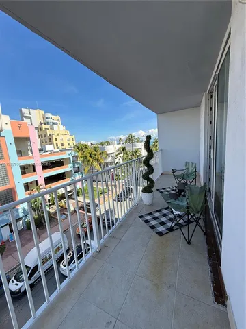 $2,700 | 1255 Collins Avenue, Unit 505, Miami Beach, FL 33139