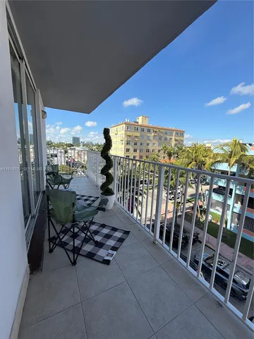 $2,700 | 1255 Collins Avenue, Unit 505, Miami Beach, FL 33139