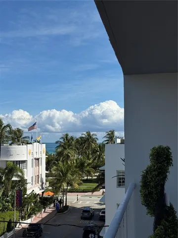 $2,700 | 1255 Collins Avenue, Unit 505, Miami Beach, FL 33139