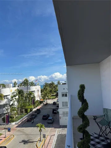 $2,700 | 1255 Collins Avenue, Unit 505, Miami Beach, FL 33139