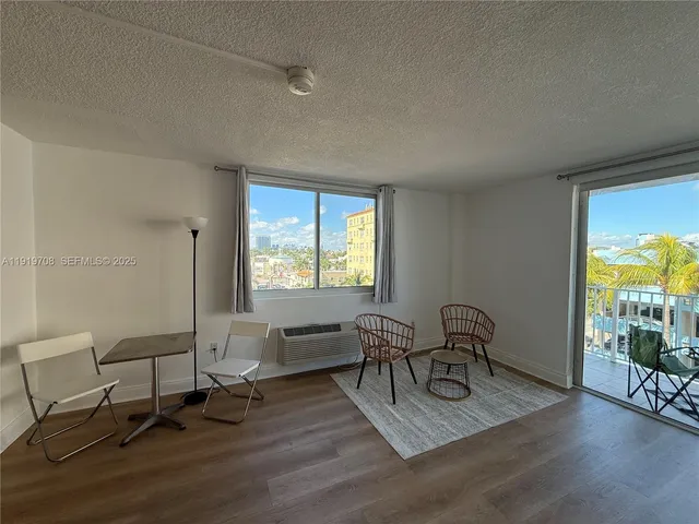 $2,700 | 1255 Collins Avenue, Unit 505, Miami Beach, FL 33139