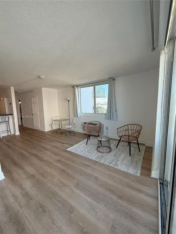 $2,700 | 1255 Collins Avenue, Unit 505, Miami Beach, FL 33139