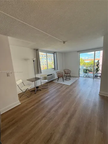 $2,700 | 1255 Collins Avenue, Unit 505, Miami Beach, FL 33139