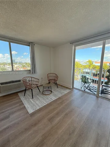 $2,700 | 1255 Collins Avenue, Unit 505, Miami Beach, FL 33139