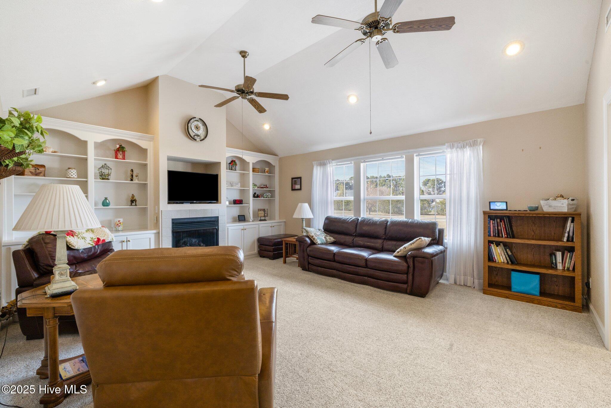 115 Currituck Sound Road Currituck, NC 27929 - Photo 5 of 30 Living Room