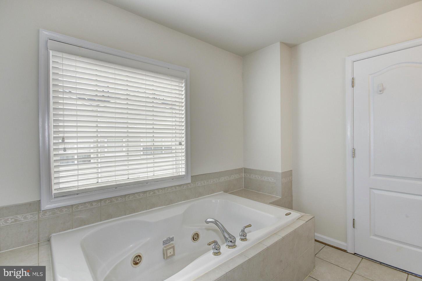 10261 Rutland Round Road, Unit 40 Columbia, MD 21044 - Photo 13 of 23 Master Bath