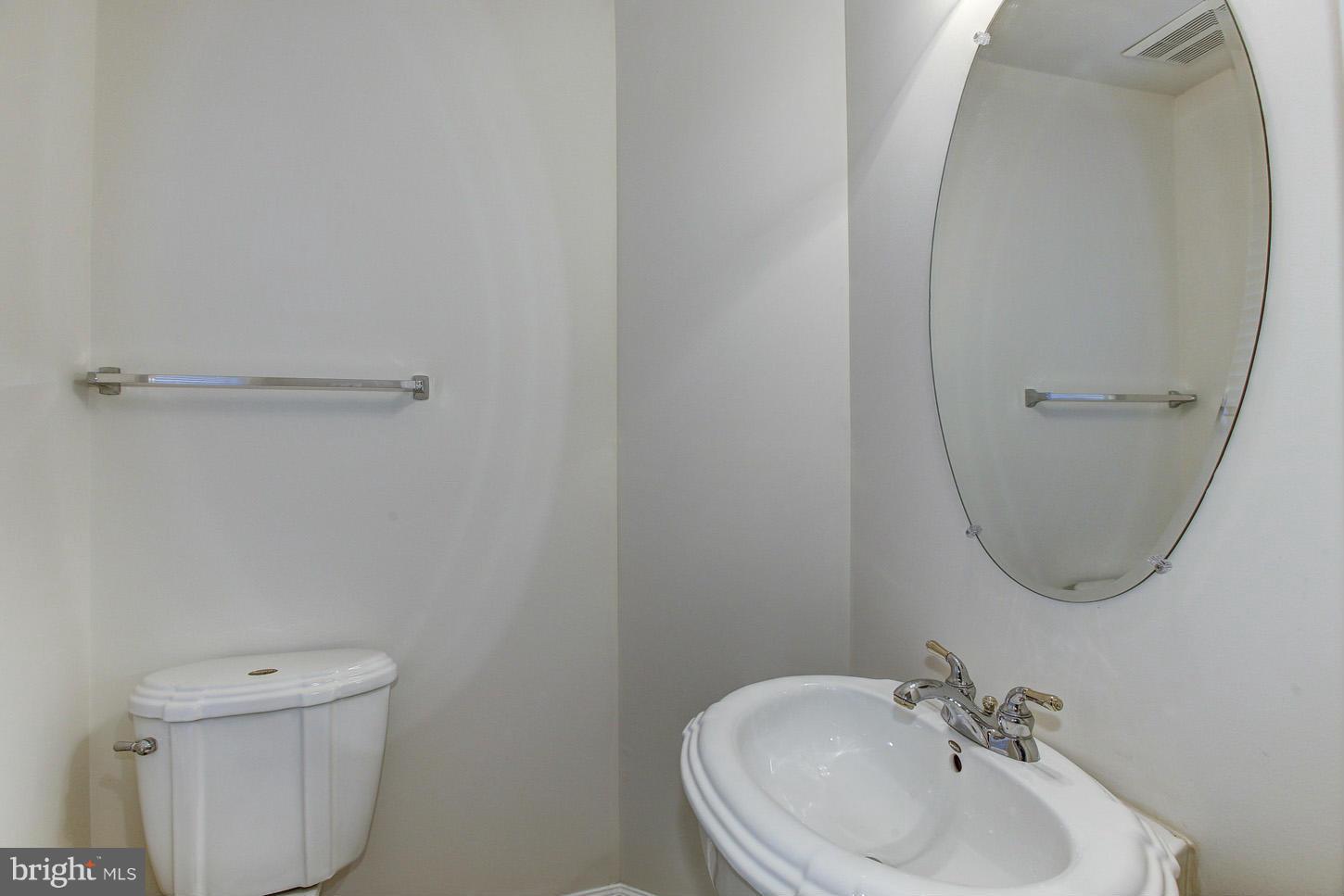 10261 Rutland Round Road, Unit 40 Columbia, MD 21044 - Photo 21 of 23 Powder Room