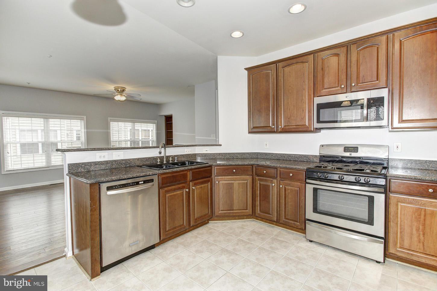 10261 Rutland Round Road, Unit 40 Columbia, MD 21044 - Photo 5 of 23 Kitchen