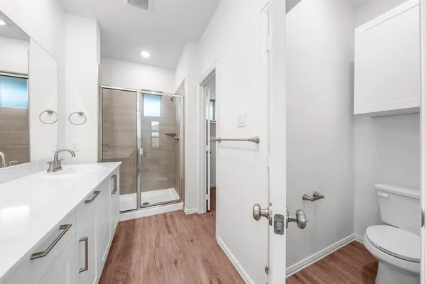a view of an empty walk in closet